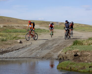 DESCUBRIENDO MONGOLIA EN BICICLETA DE MONTAÑA CON SAMAR MAGIC TOURS