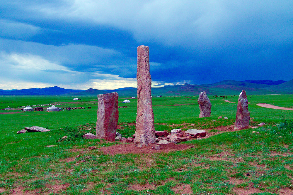 Monumentos de piedras Edad del Bronce: Las Provincias de Arkhangai, Ovorkhagai, y Khuvsgul